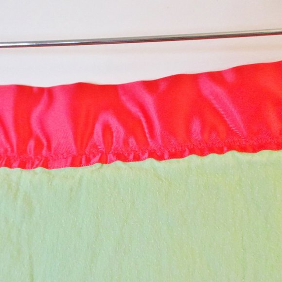 Vtg. Suzy Spafford Baby Blanket Throw Nursery Decor Yellow, Baby Ducks, Red Trim - Picture 11 of 13